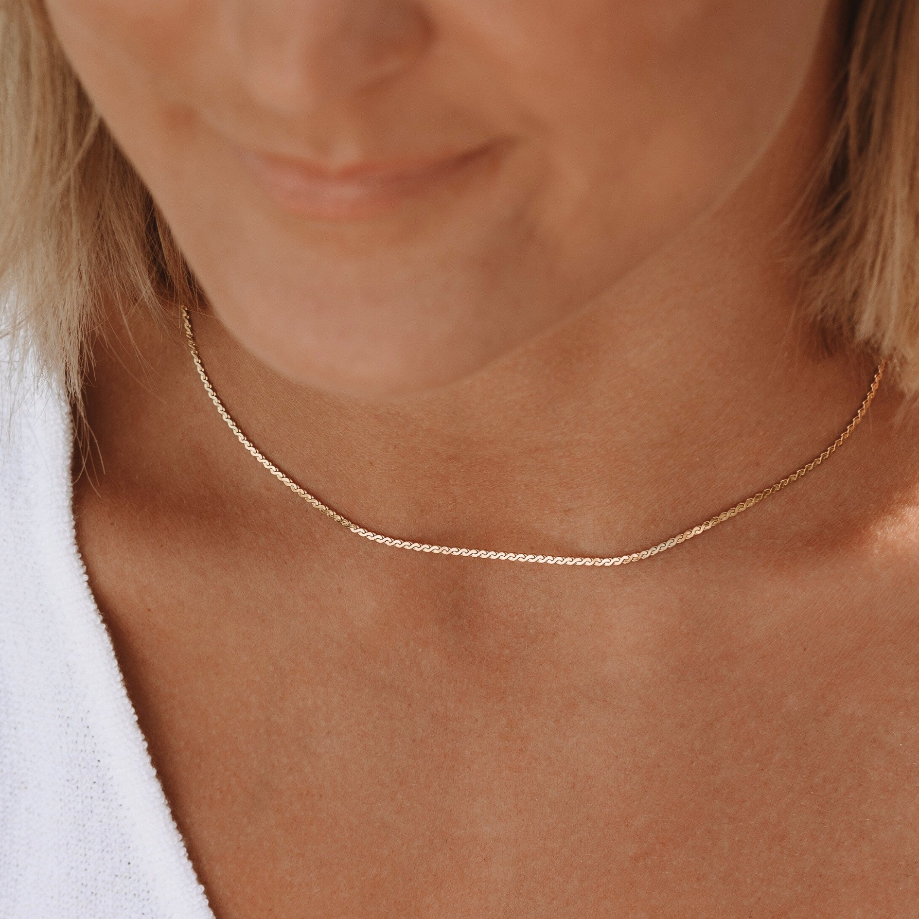 Dainty Wave Choker