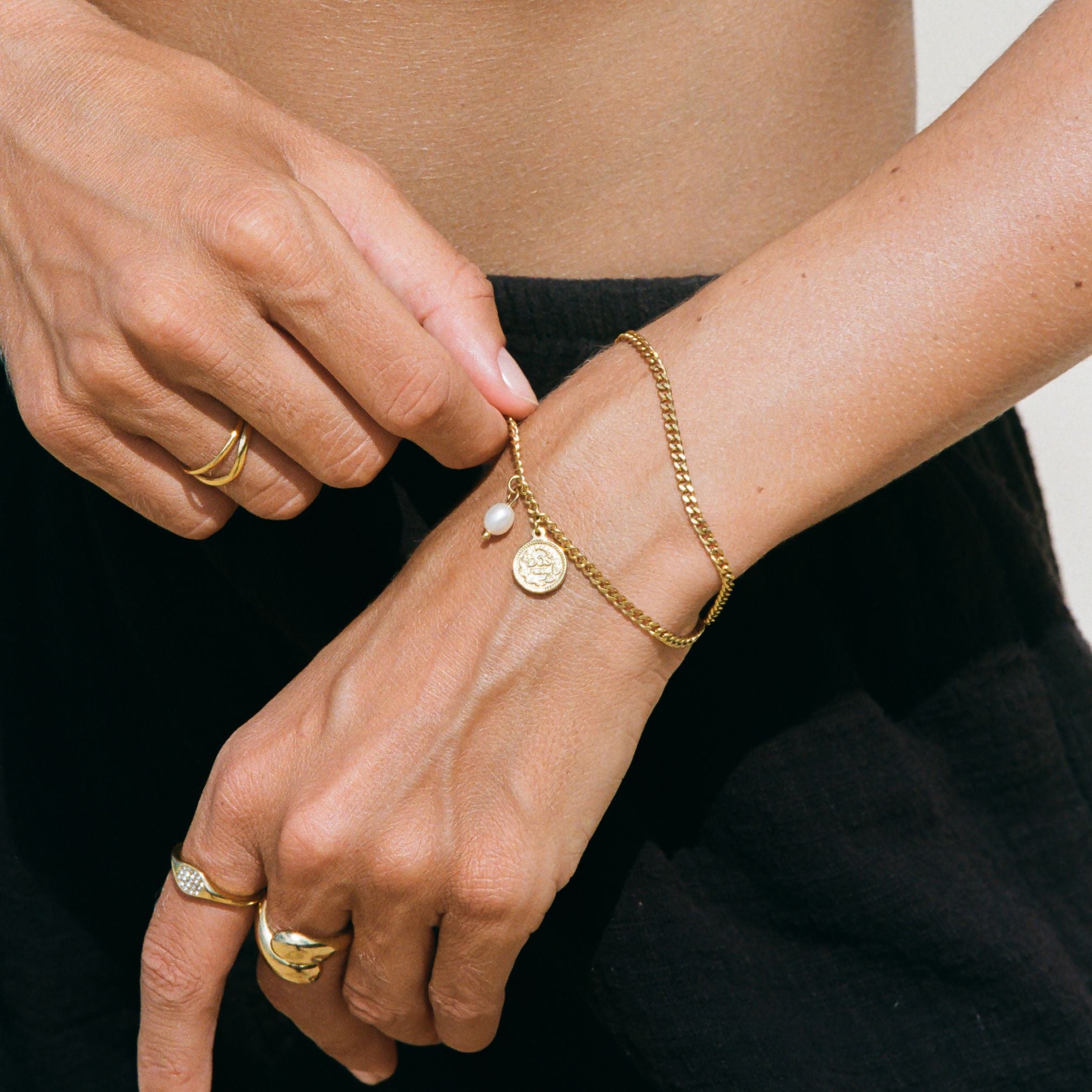 Waterproof gold bracelets