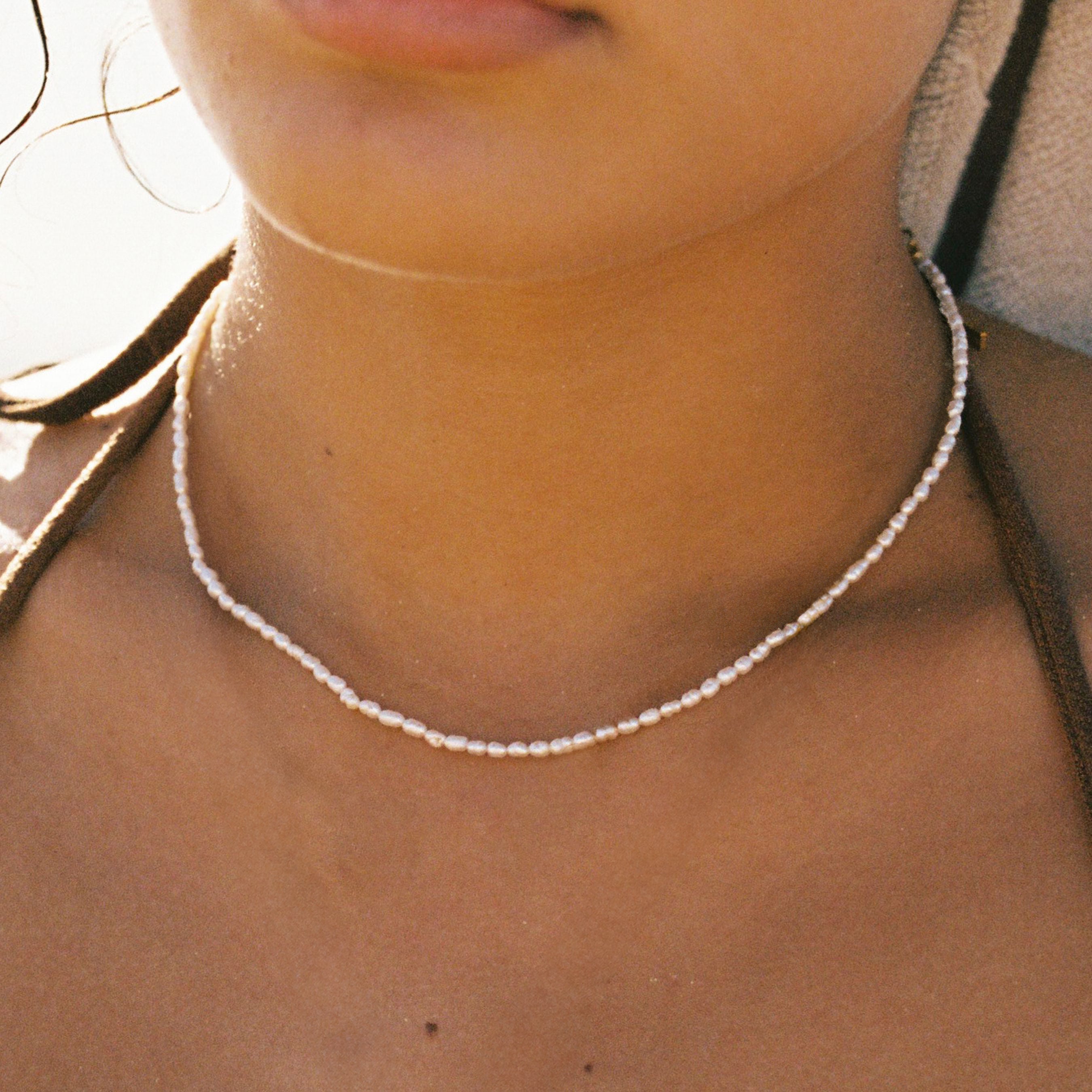 White pearls choker
