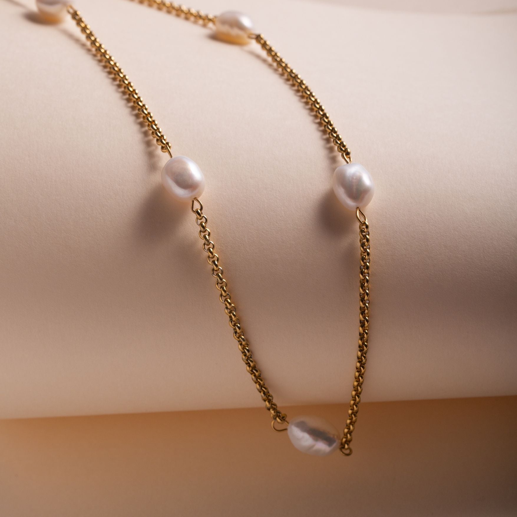 Gold Pearl necklace